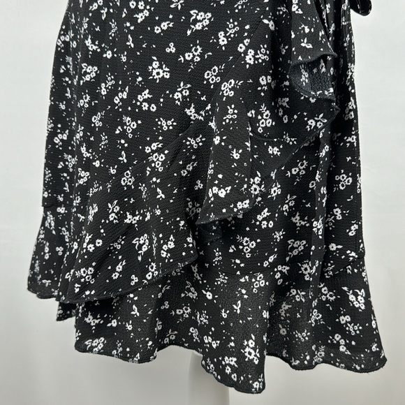 True Wrap Mini Skirt Ruffle Hem Lightweight Black White Ditsy Floral Print Small - Picture 7 of 11